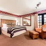Hotel & At Loretto