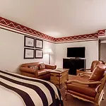 & At Loretto Hotel 4*