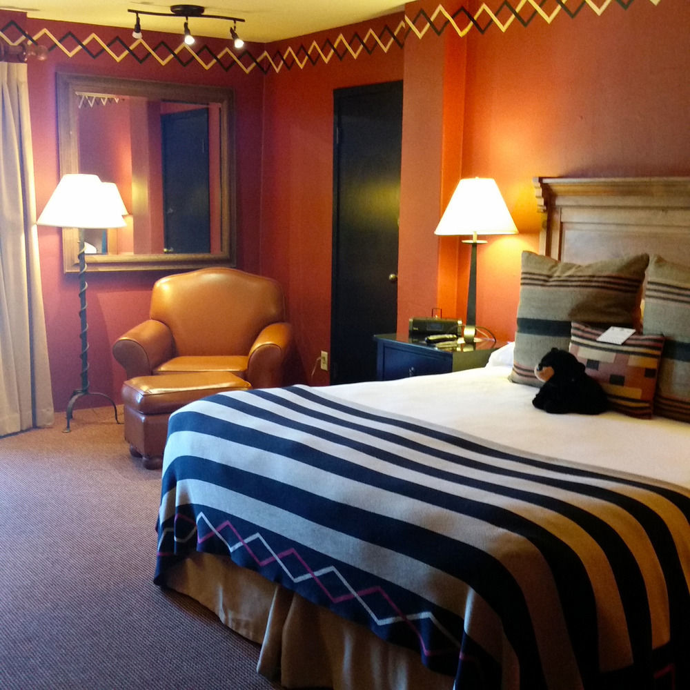 Hotel & At Loretto